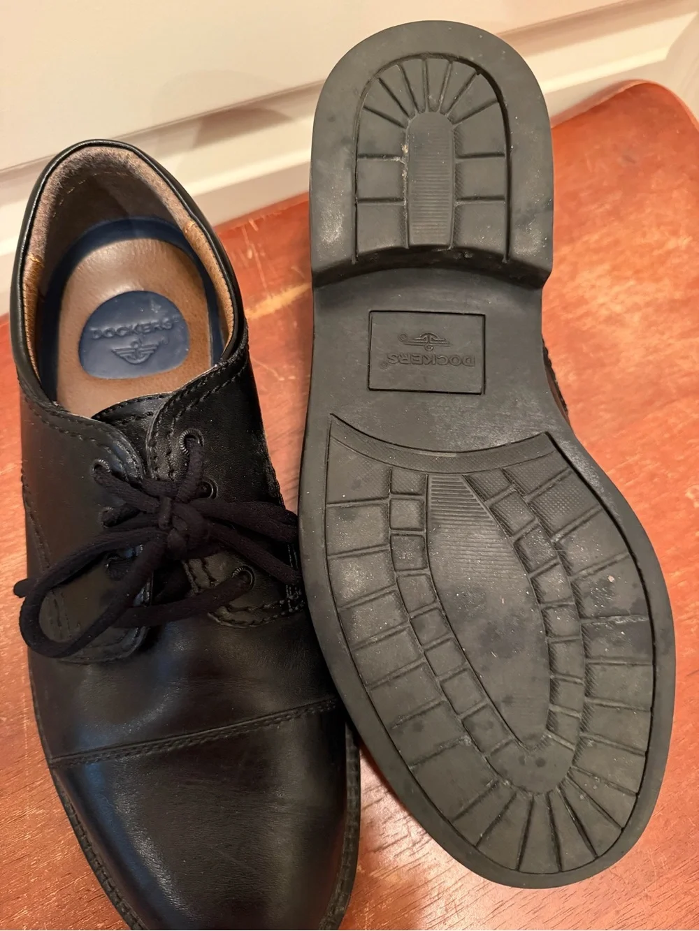 Dockers sleek black